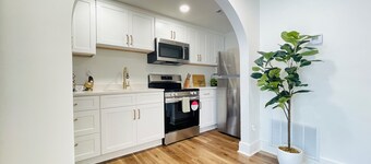 Newly Renovated - 1 Bedrooom- Your Cozy Luxe Retreat in Athens