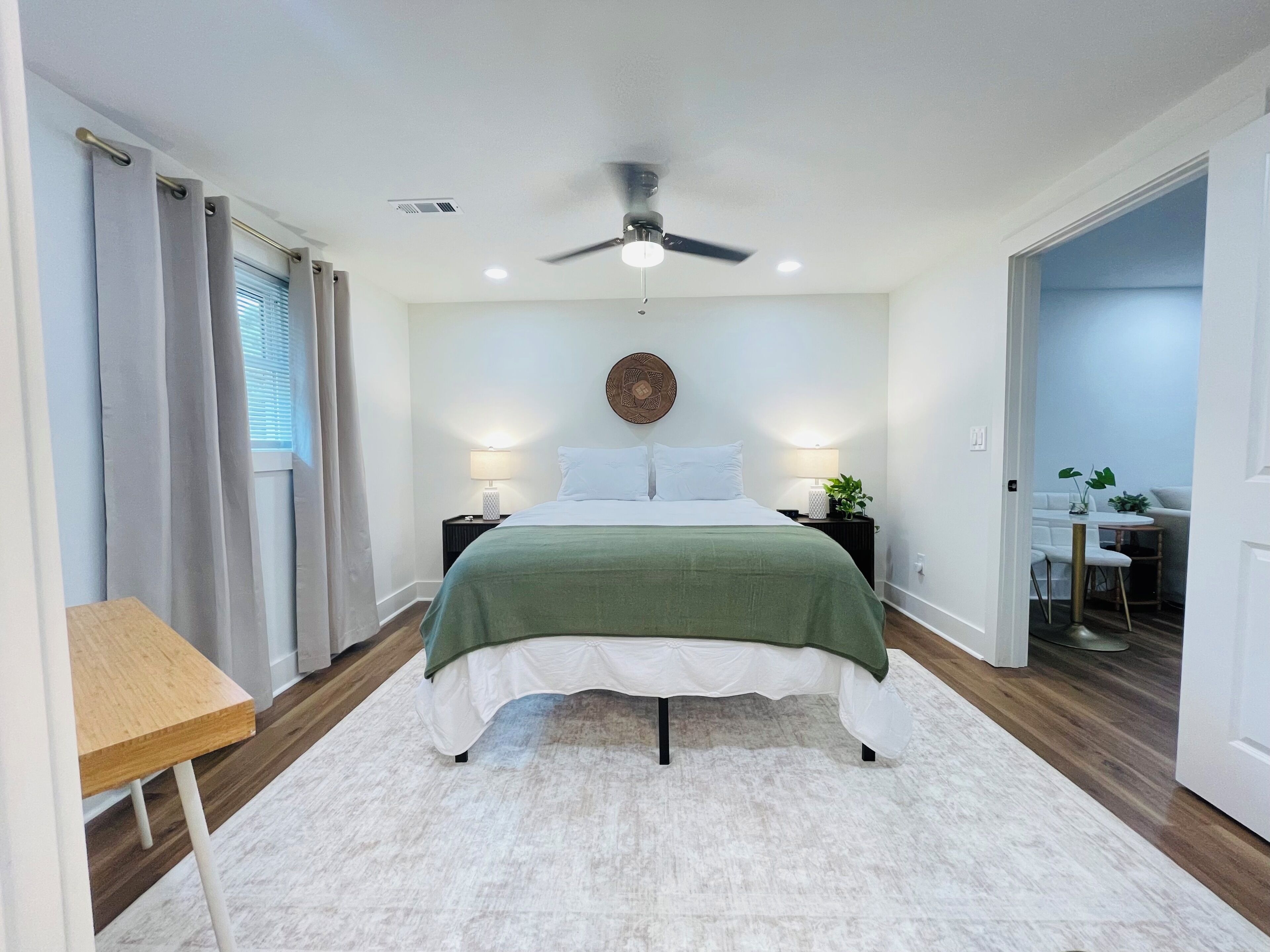 1 habitación, tabla de planchar con plancha y wifi 
