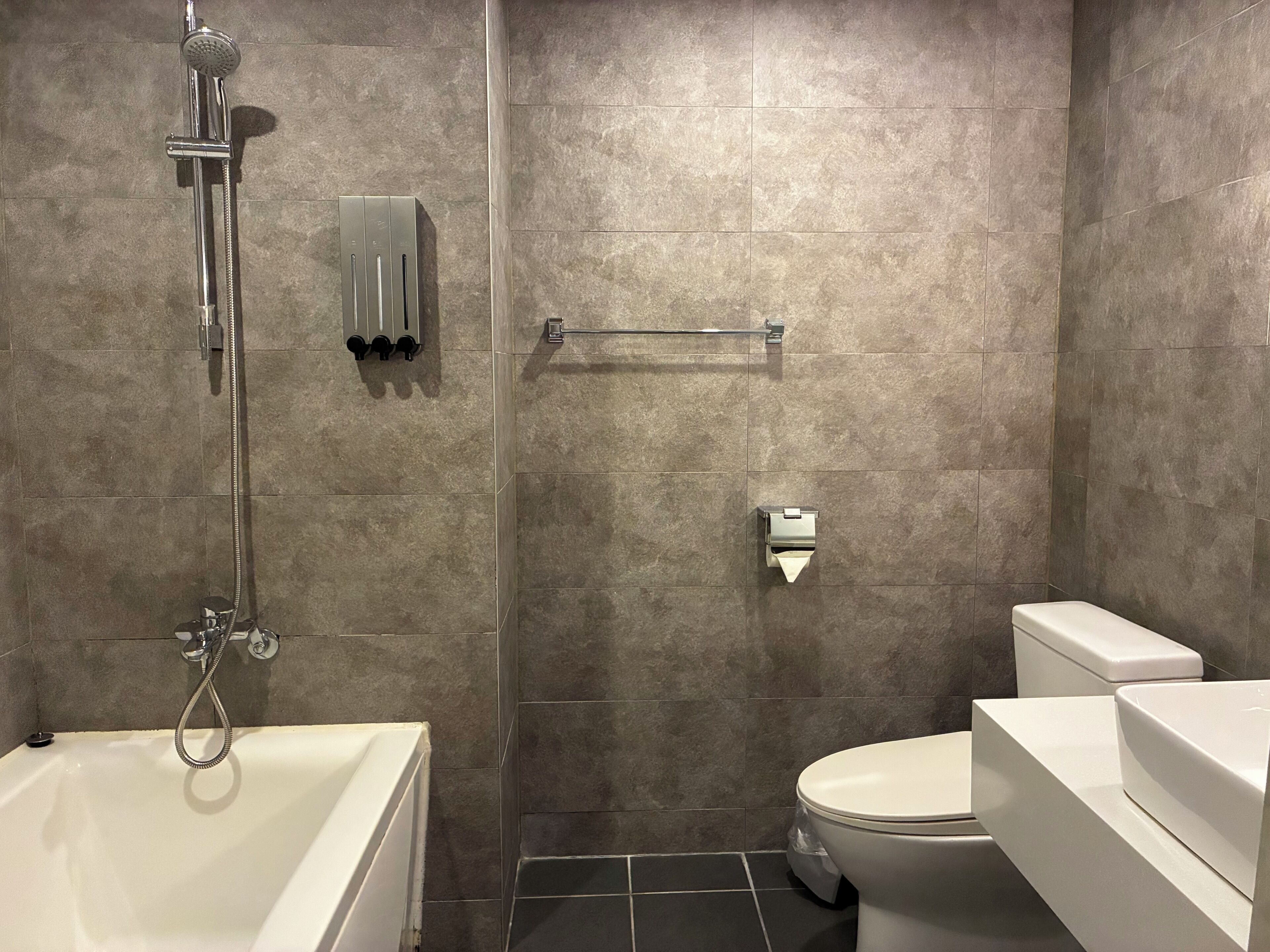 Chambre Double Confort, non-fumeur, vue ville | Salle de bain