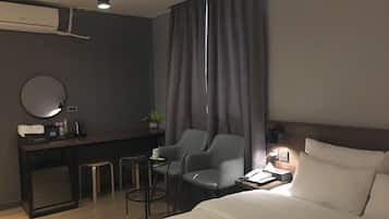 Comfort dubbelrum - utsikt mot staden | Skrivbord och gratis wi-fi