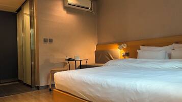 Classic Double Room | Desk, WiFi (free)