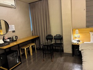 Comfort Double Room, City View | Desk, WiFi (free) - MOMO Hotel (Seoul)