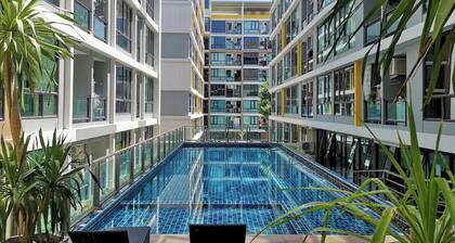 Cozy 1-bedroom condo near MRT and Malls