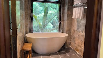 Family Double Room, Mountain View | Bathroom | Shower, free toiletries, towels, soap