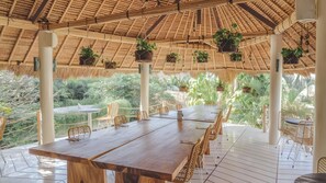 Outdoor dining - Kima Surf Camp Canggu (Badung)