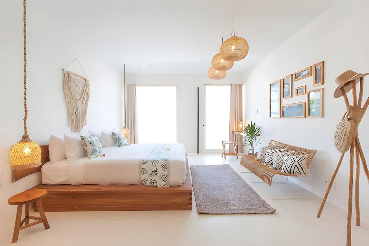 In-room safe, blackout curtains, free WiFi