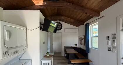 Modern-barn guesthouse