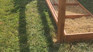 A wooden fence with a metal gate, a red building, and a house with a dark roof. - Peaceful country rustic glamping cottage- stargazing and mountain views (Saltville)