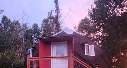 Peaceful country rustic glamping cottage- stargazing and mountain views