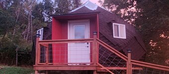 Peaceful country rustic glamping cottage- stargazing and mountain views