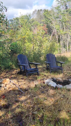 Peaceful country rustic glamping cottage- stargazing and mountain views