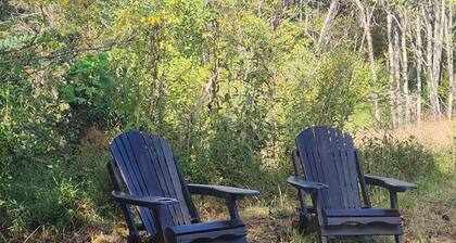 Peaceful country rustic glamping cottage- stargazing and mountain views