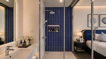 Junior Suite, Balcony, Beach View | Bathroom | Shower, rainfall showerhead, designer toiletries, hair dryer