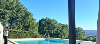 Villa and Annex House with Pool InBorgo