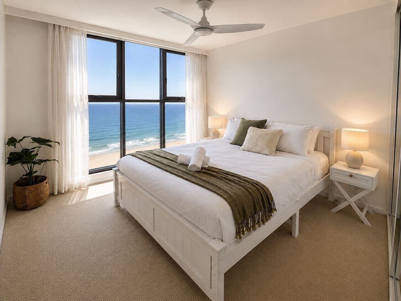 Beach Stay | 2 Car Parks, 3br, Tennis Spa Sauna - Surfers Paradise