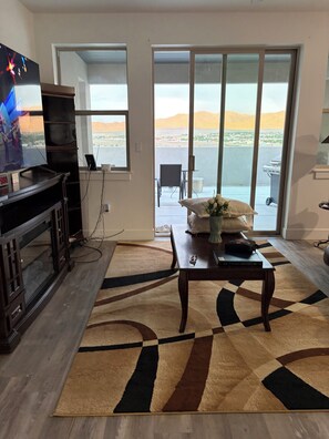 Interior - Long or Short Term corporate housing in a quiet area with view of Winnemucca. (Winnemucca)