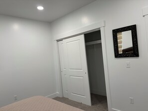 4 bedrooms, free WiFi, bed sheets - Long or Short Term corporate housing in a quiet area with view of Winnemucca. (Winnemucca)