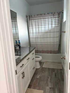 Shower, towels, soap, toilet paper - Long or Short Term corporate housing in a quiet area with view of Winnemucca. (Winnemucca)