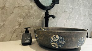 Dusche, Haartrockner, Bidet, Handtücher