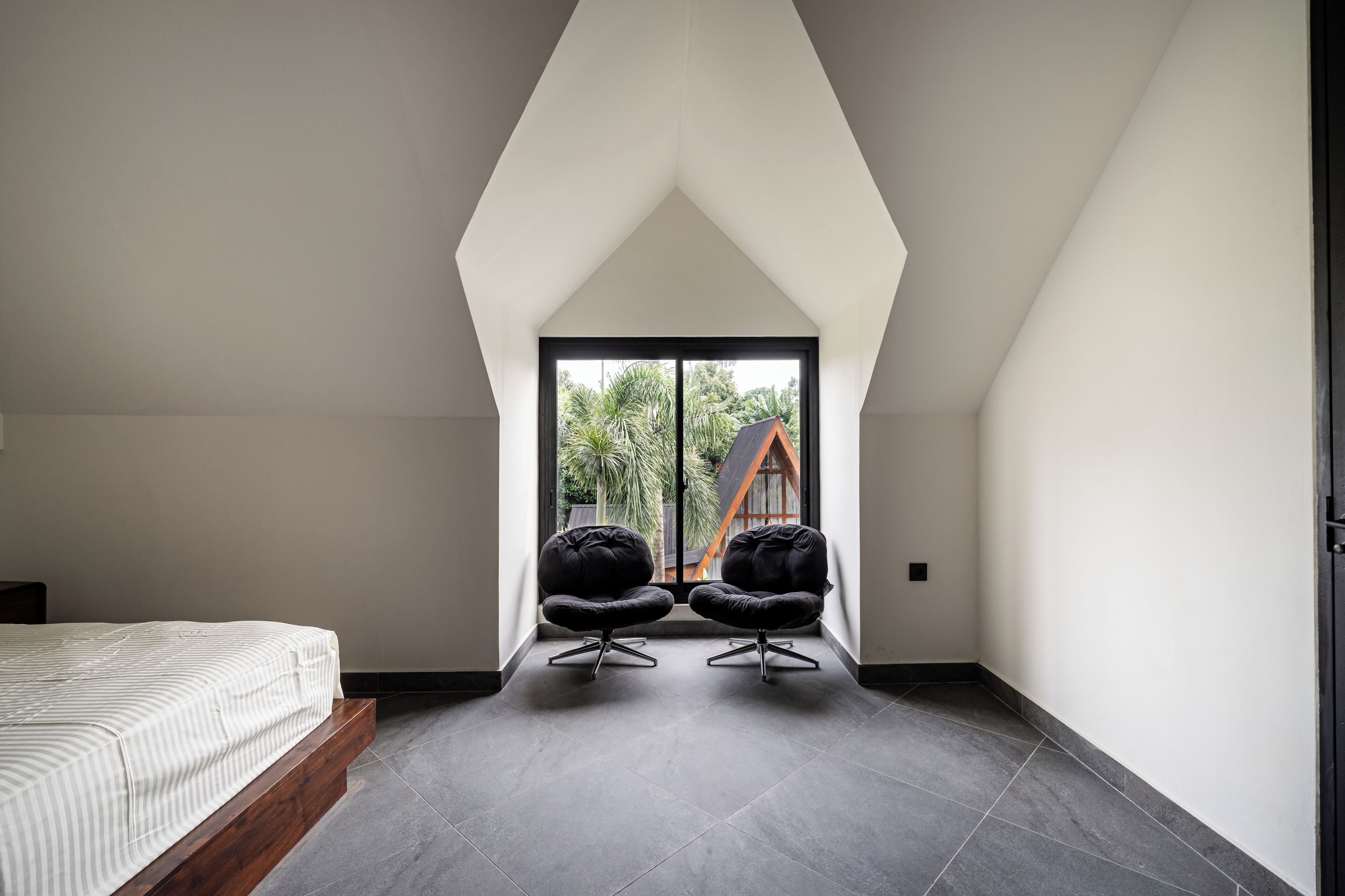 Luxury Villa, Balcony, Garden View | Premium bedding, cots/infant beds, free WiFi, bed sheets