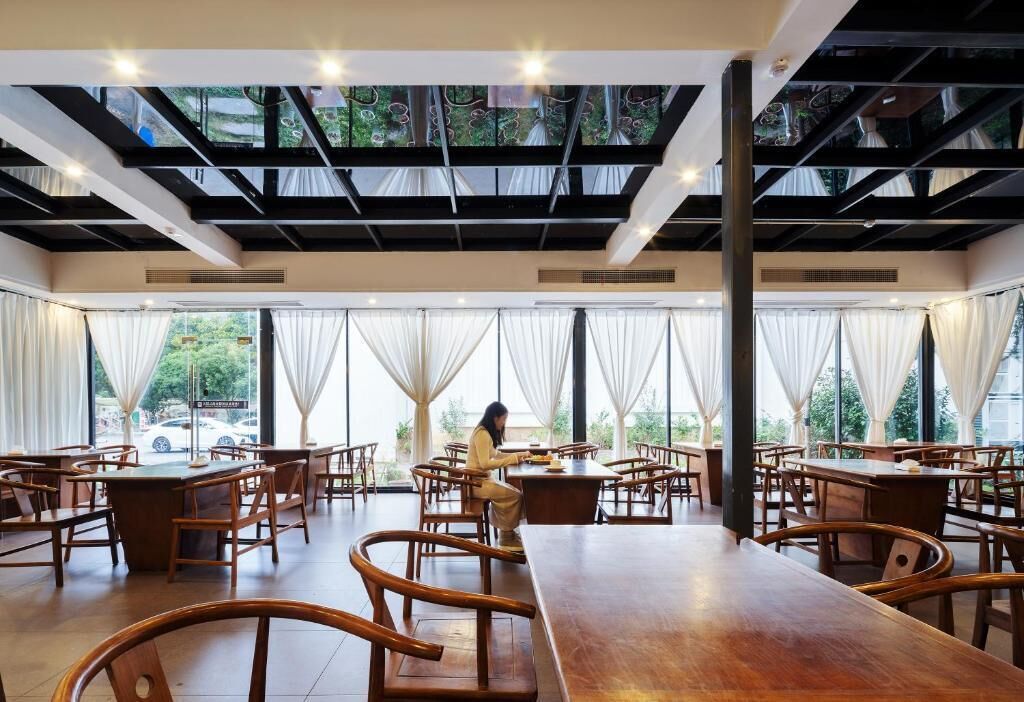 Deluxe Twin Room, Courtyard View | Dining