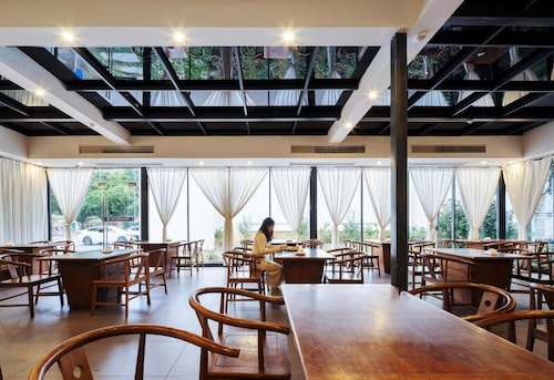 Tianchong Yunhai Courtyard Hotel