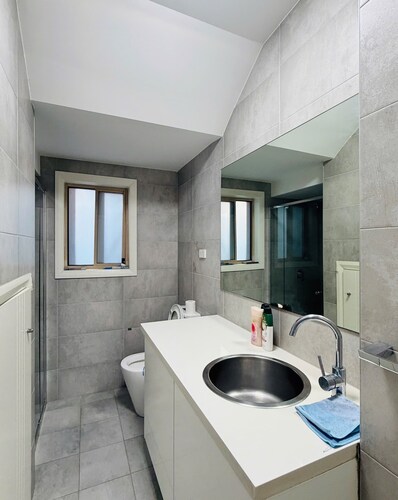 Cozy Twins Room with 2 Comfortable Single Beds
