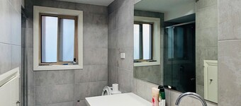 Cozy Twins Room with 2 Comfortable Single Beds