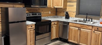 Cozy 1-bedroom cabin located 6 miles from Kalispell Montana.