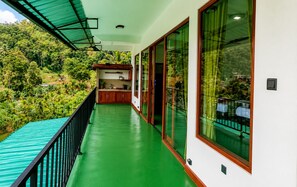 Terrace/patio - Serenity Cottage (Ella)
