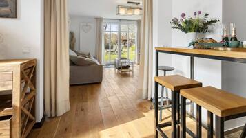 Smart-TV, Kamin, Videospiele, Stereoanlage