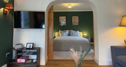 The Forest Green Residence – Garden & Tranquility