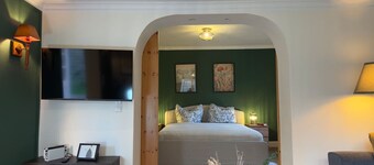 The Forest Green Residence – Garden & Tranquility