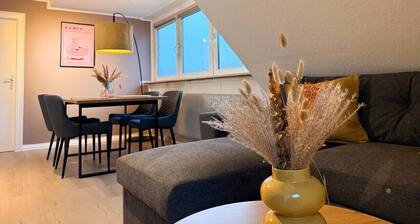 Neu renovierte Dachgeschosswohnung–Top Ausstattung