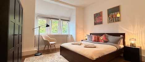 Desk, WiFi, bed sheets