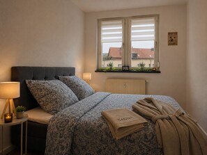 WiFi, bed sheets