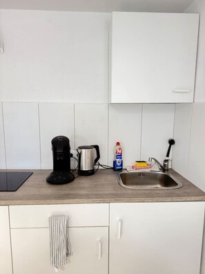 Private kitchen - Cozy Studio Apartment & Terrace (Oldenburg)