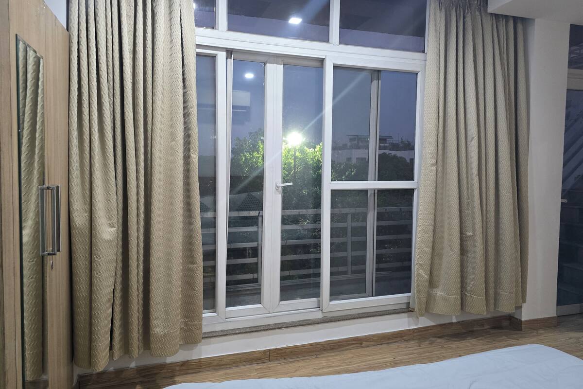 Kamar Double Deluks | Meja kerja, ruang kerja ramah laptop, dan Wi-Fi gratis