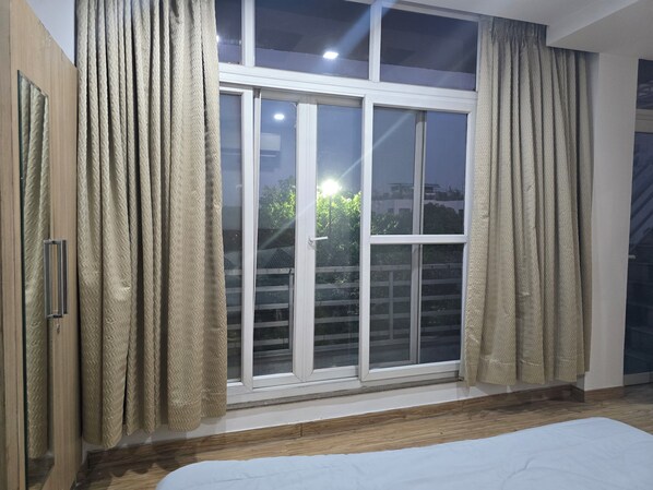 Kamar Double Deluks | Meja kerja, ruang kerja ramah laptop, dan Wi-Fi gratis