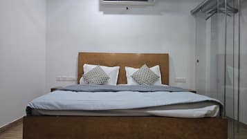 Deluxe Double Room | Desk, laptop workspace, WiFi (free)