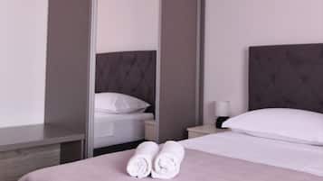 Deluxe Apartment, 3 Bedrooms, Air conditioning, Sea View | Iron/ironing board, free WiFi