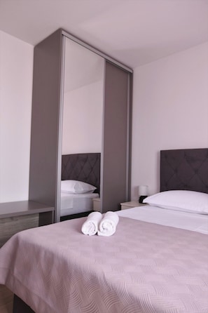 Deluxe Apartment, 3 Bedrooms, Air conditioning, Sea View | Iron/ironing board, free WiFi - Stunning Seaside Villa PIA First Floor (Okrug Gornji)