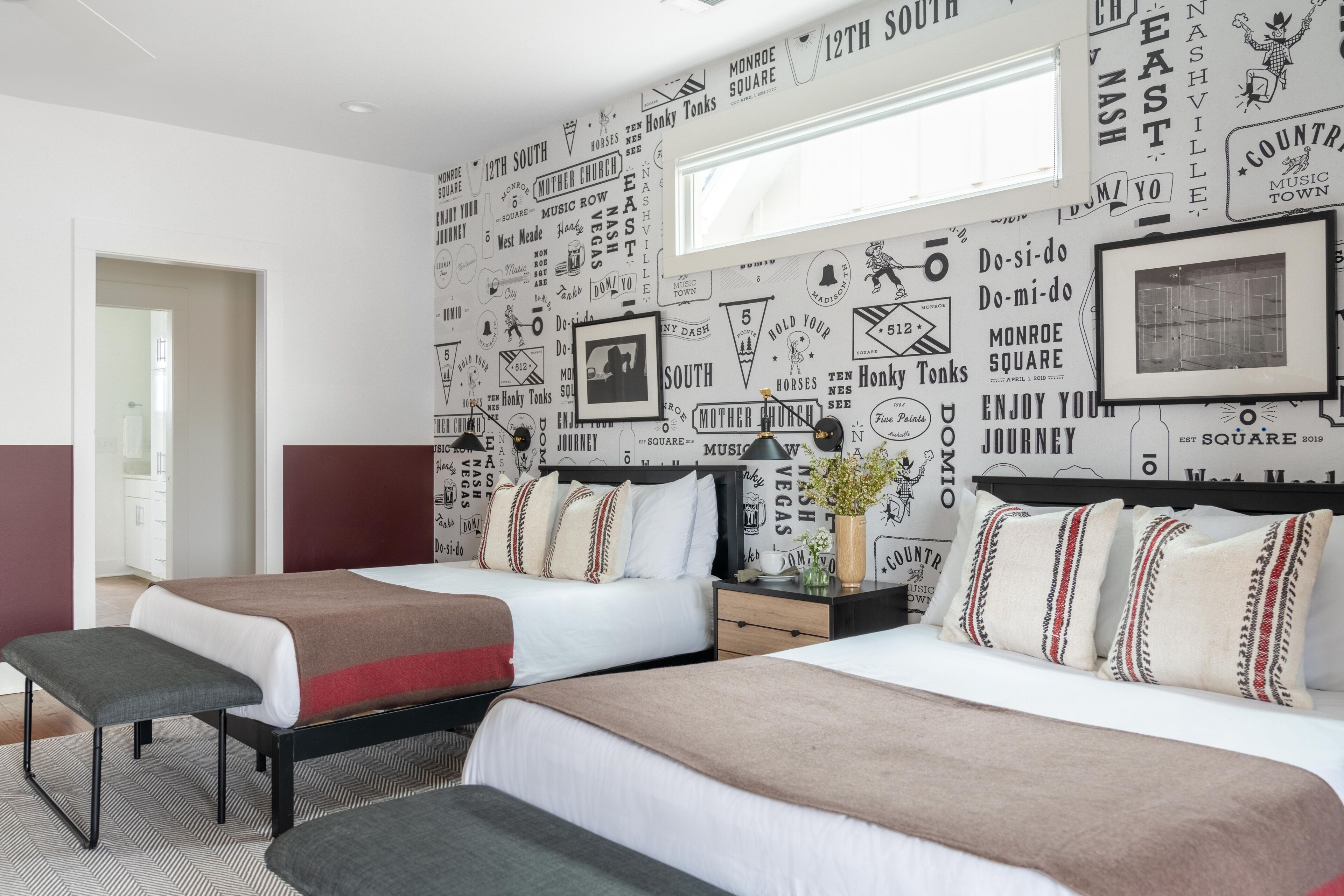Cortinas blackout, tabla de planchar con plancha y wifi gratis 
