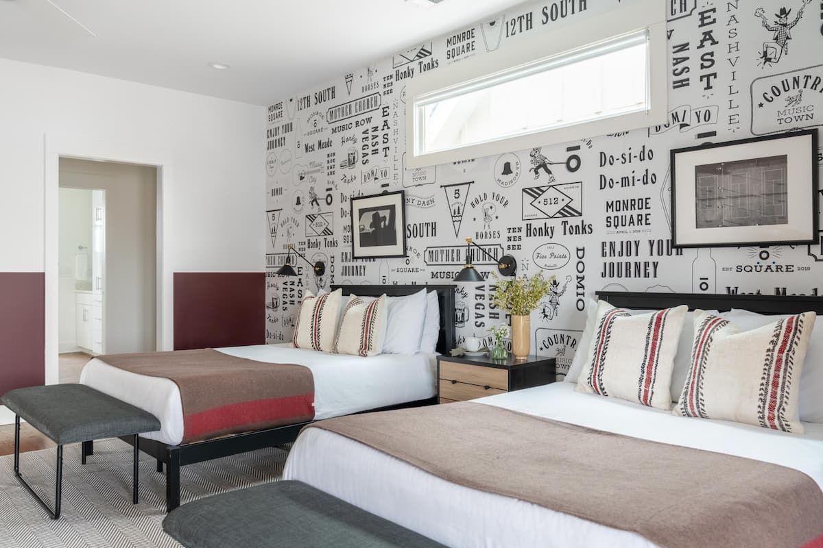 Cortinas blackout, tabla de planchar con plancha y wifi gratis