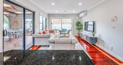StayAU PoolTable 2-Story Pet-friendly