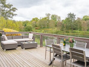 A deck with outdoor furniture, a table, and chairs. - 3 bedroom accommodation in Richmond (Richmond)