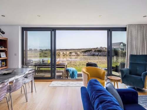4 bedroom accommodation in Dorchester