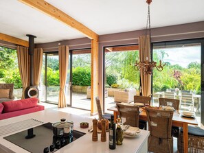 Dining - 3 bedroom accommodation in Near Richmond (Near Richmond)