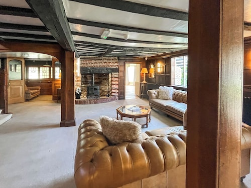 13 bedroom accommodation in Kelvedon