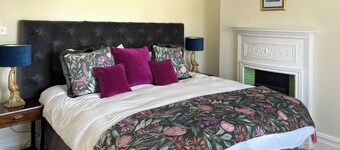 13 bedroom accommodation in Kelvedon